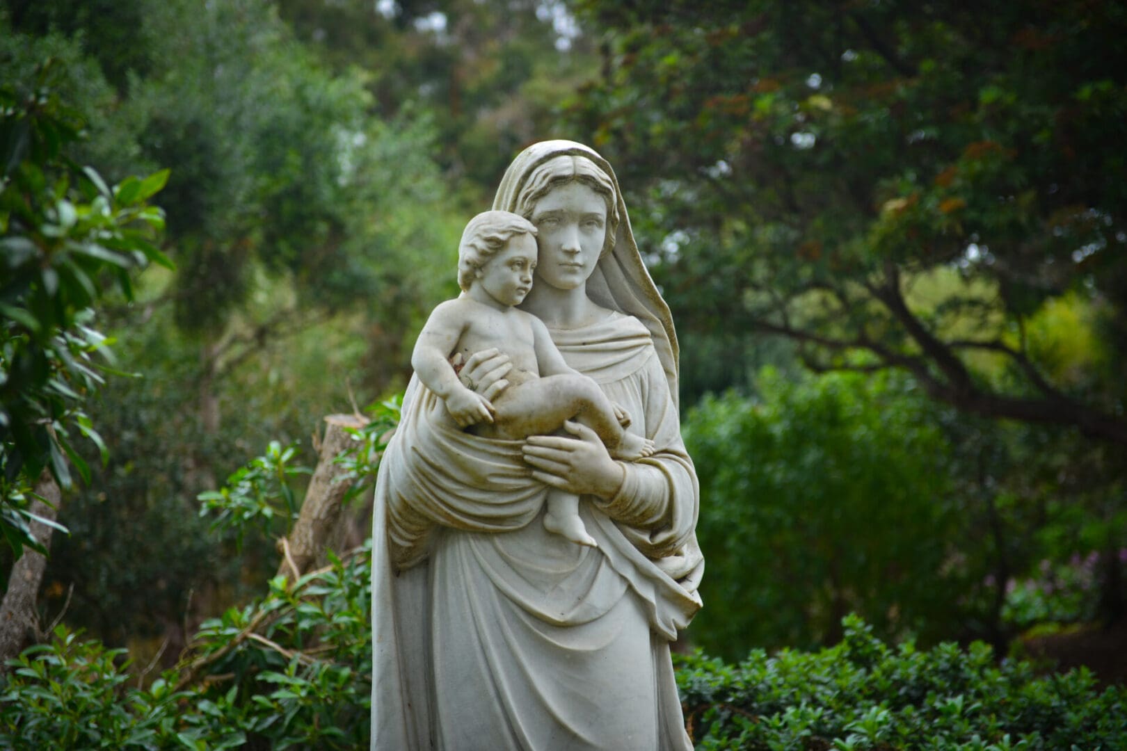 A statue of a woman holding a child.